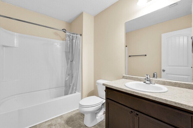 Building Photo - AVAILABLE JUNE 2025 [SMALL PET PREFERRED: ...
