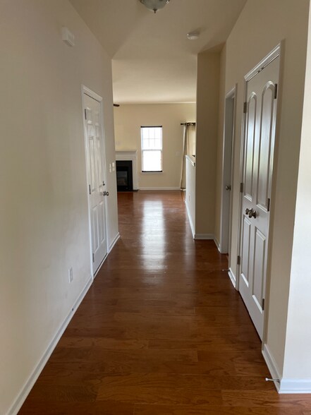 Building Photo - 2097 Shady Pond Dr