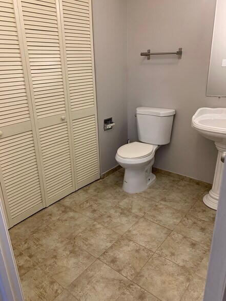 Building Photo - 1208 Inverrary Ln