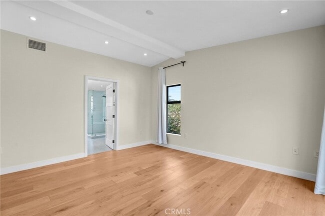 Building Photo - 1343 1/2 Seward Street Unit