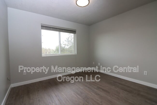 Building Photo - 1472 NE Whisper Ridge Dr