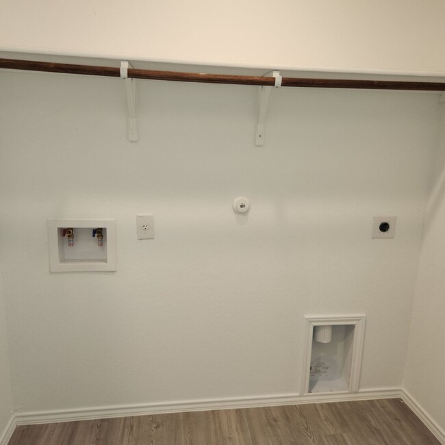 Building Photo - 10146 Asta Trl