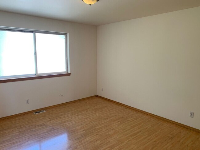 Building Photo - Newly remodel 4 bed 3 bath home in Shoreline