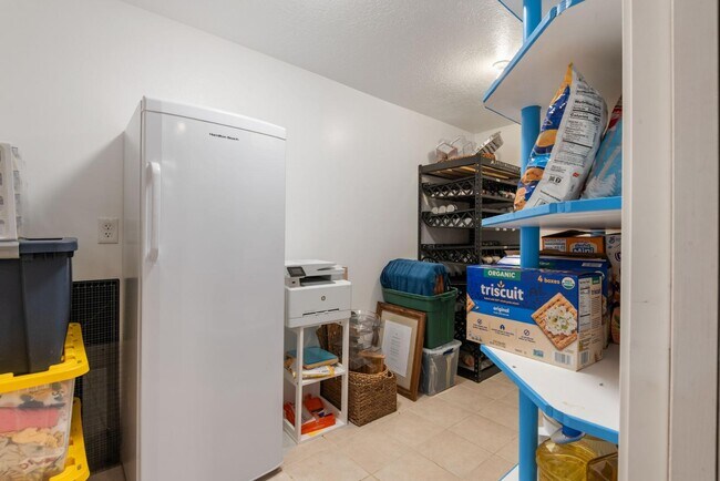 Building Photo - 2521 Apricot Pl