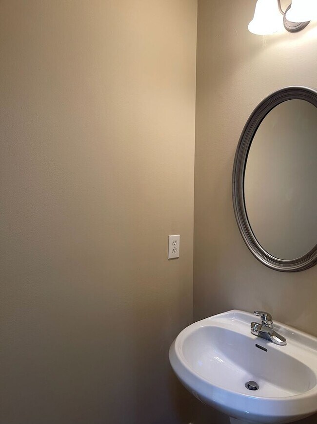 Building Photo - Relax in your spacious home deep in the Watson Grove subdivision