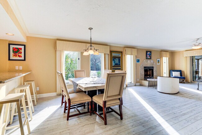 Building Photo - 113 Tidy Island Blvd