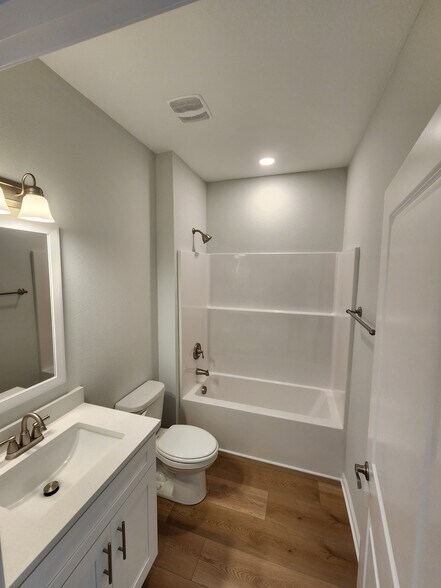 Building Photo - 102 Riverwalk Cir