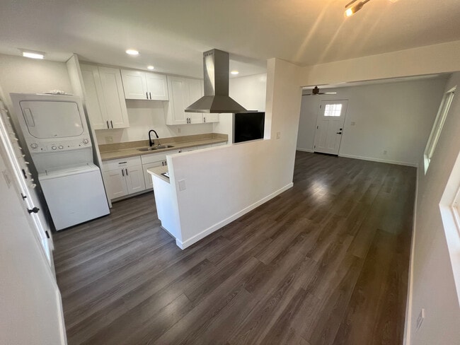 Building Photo - 3572 Nile St