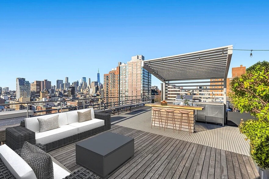 Building Photo - 250 E Houston St