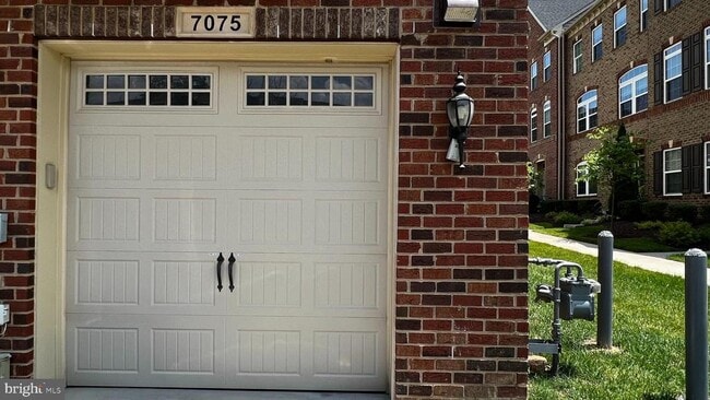 Building Photo - 7075 Darbey Knoll Dr