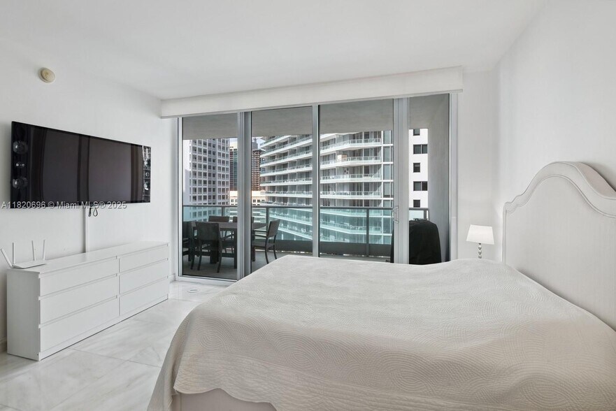 Building Photo - 1331 Brickell Bay Dr