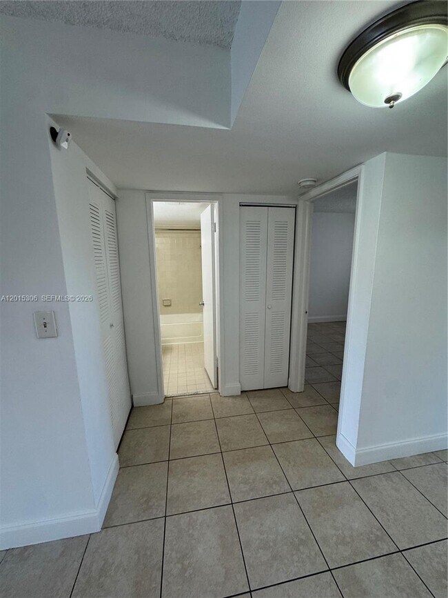 Building Photo - 9893 Nob Hill Ln