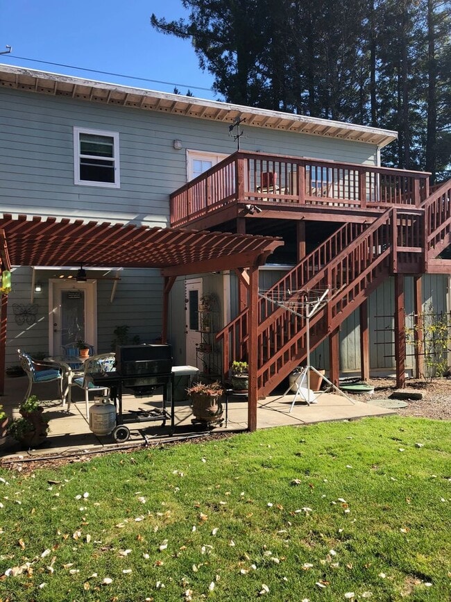 Building Photo - MOVE IN SPECIAL!!!! Charming 3 bedroom 2 bath home Sebastopol!!