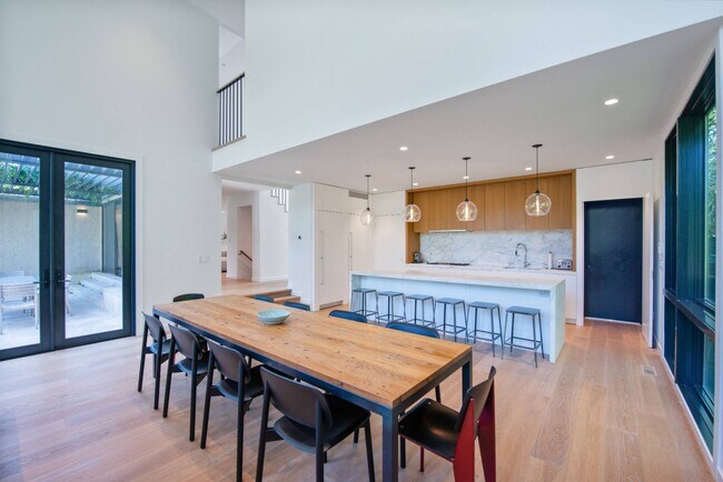 Building Photo - 60 Gansett Ln