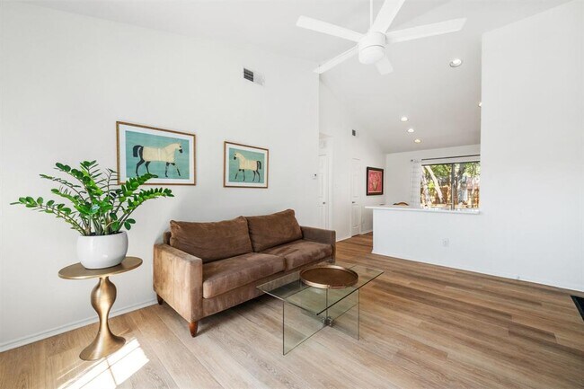 Building Photo - 4306 Bonnell Vista Cove