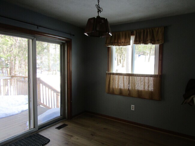 Building Photo - 24 Bobbys Ln