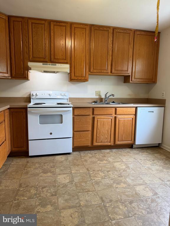 Building Photo - 721 Olde Greenwich Cir