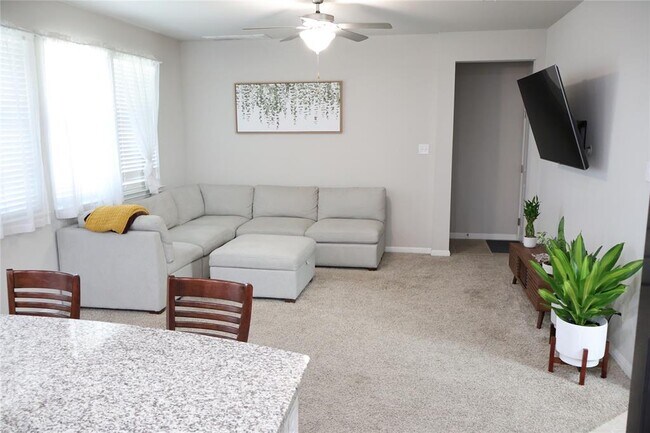 Building Photo - 11500 Maple Leaf Way