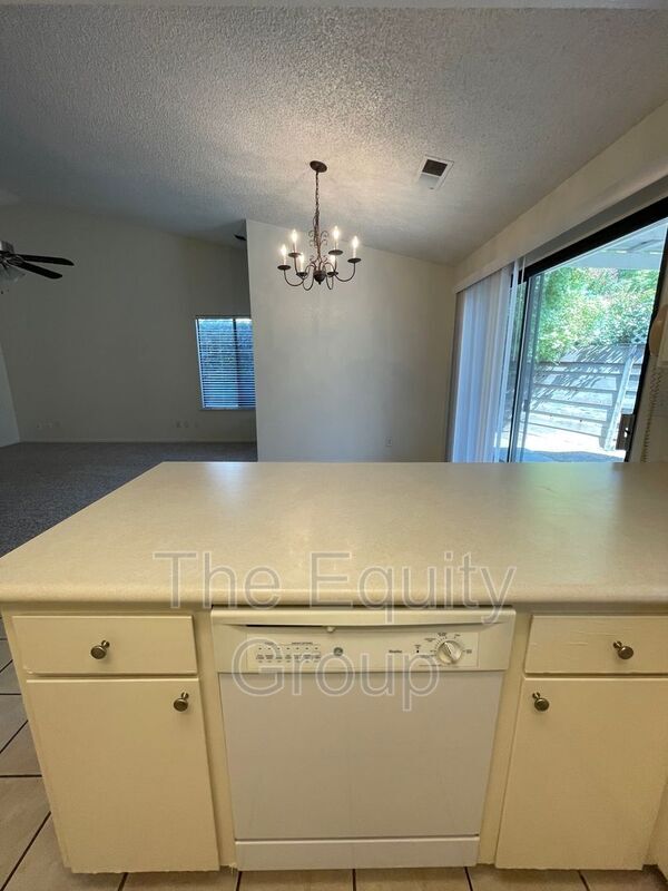 Building Photo - 1345 E Castleview Dr