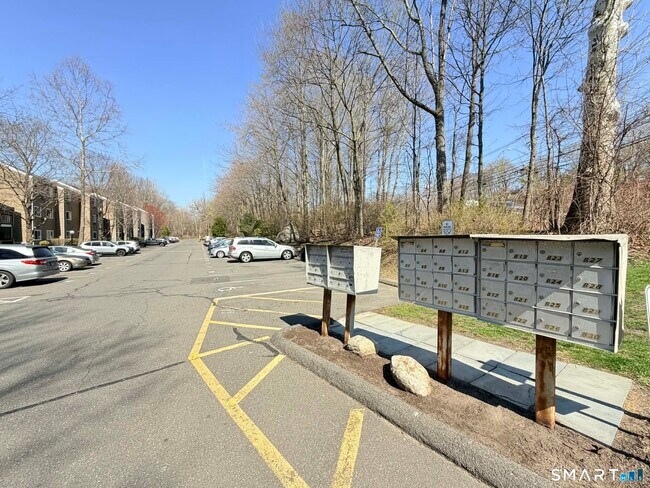 Building Photo - 14 Newtown Rd