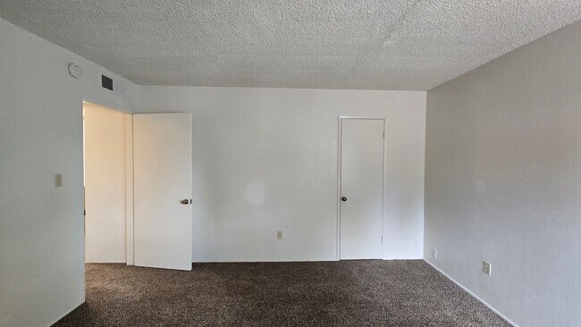 Building Photo - 4147 Pinewood Lake Dr