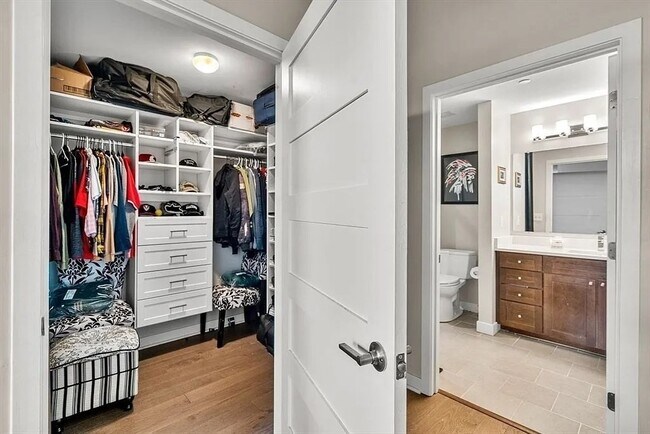 Building Photo - 130 John St