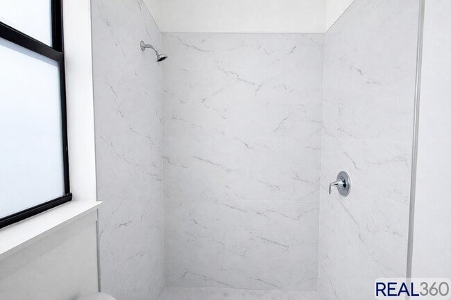 Building Photo - 966-968 Countess Ave