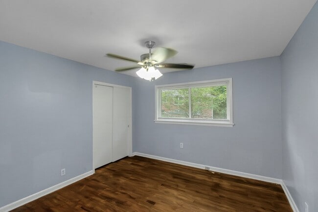 Building Photo - Your new home Awaits!