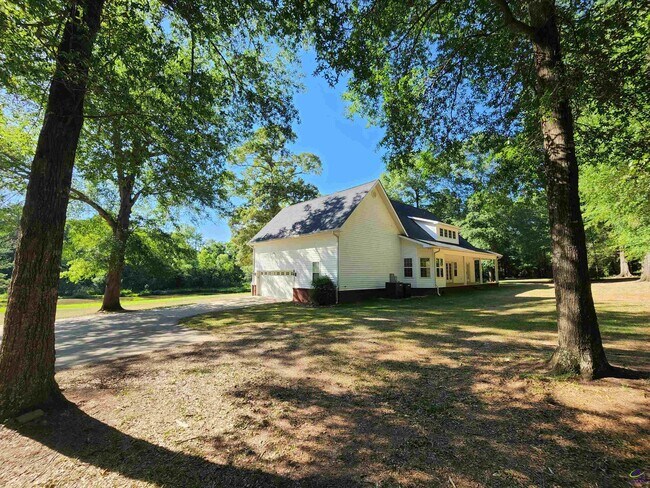 Building Photo - 225 Sandbed Rd