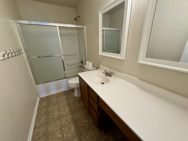 Building Photo - 8755 Sunview Park