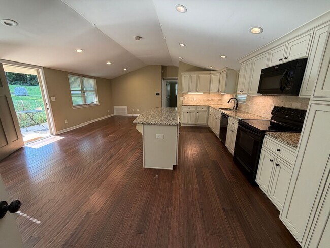 Building Photo - 404 Pilch Rd