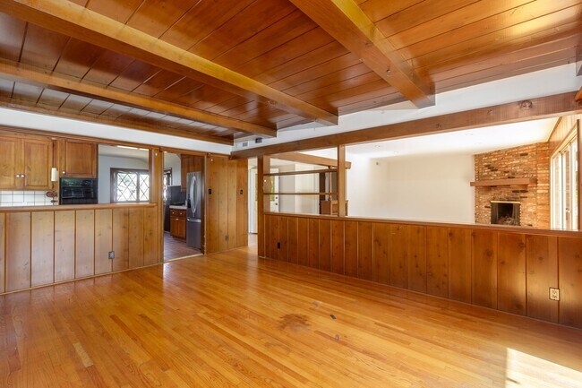 Building Photo - Charming Rustic 3BD/2BA Home in Peaceful C...