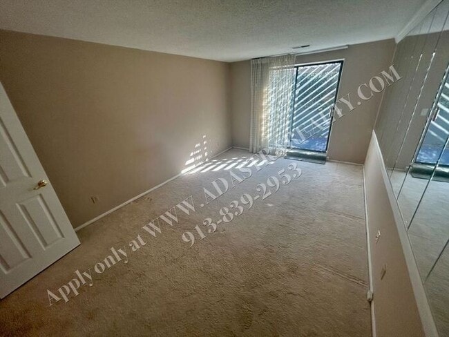 Building Photo - Spacious 2 Bed 2 Bath Ground Floor Unit-Coming SOON!!