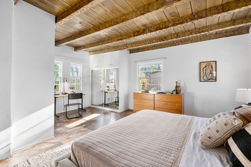 Building Photo - 3188 Atwater Ave