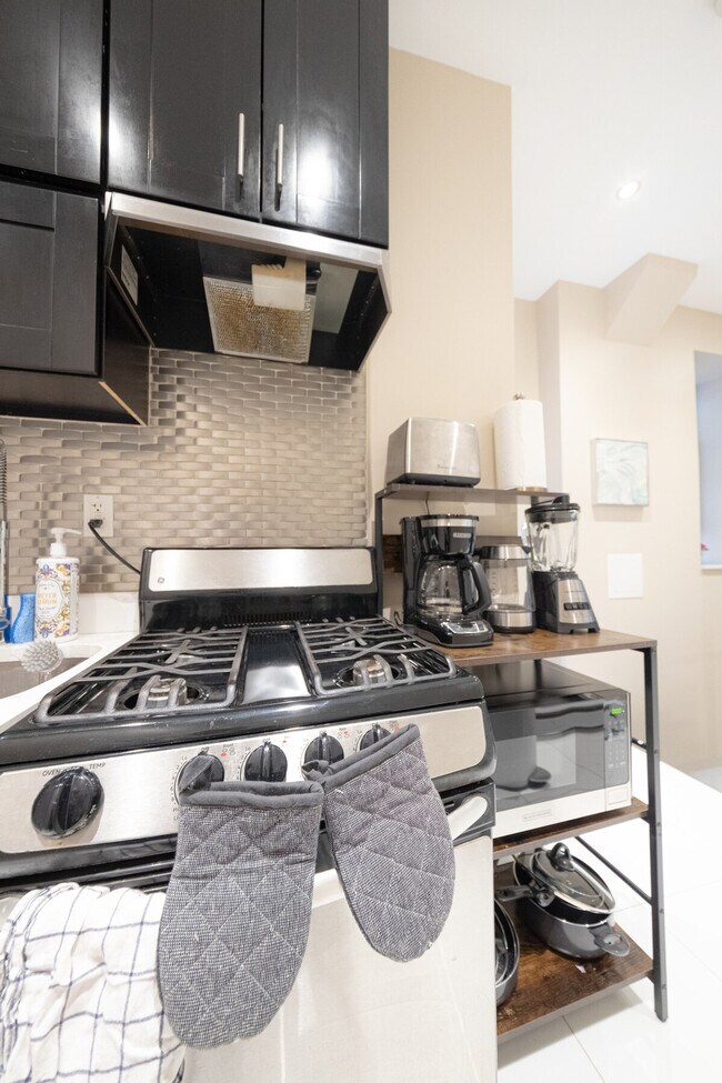 Building Photo - 5 W 101st St