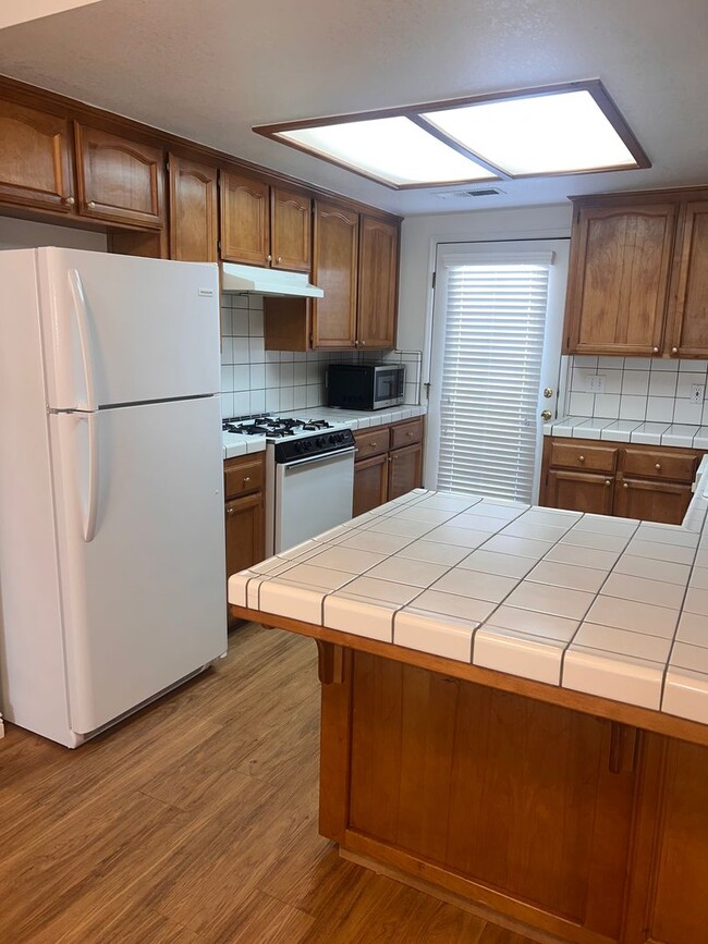 Building Photo - 3829