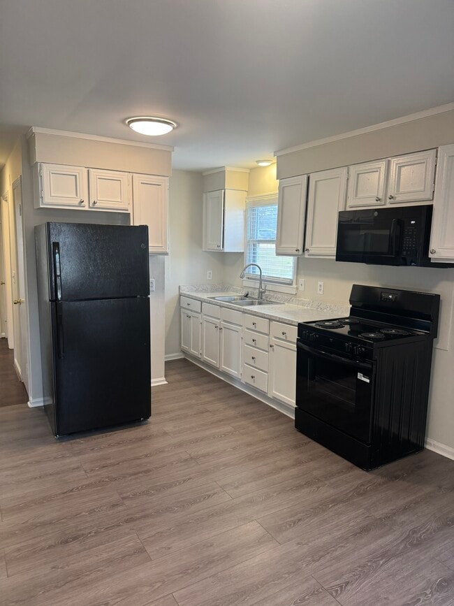 Building Photo - 2909 Clifton Ave