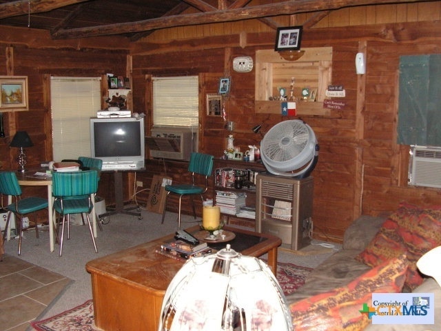 Building Photo - 624 Live Falls