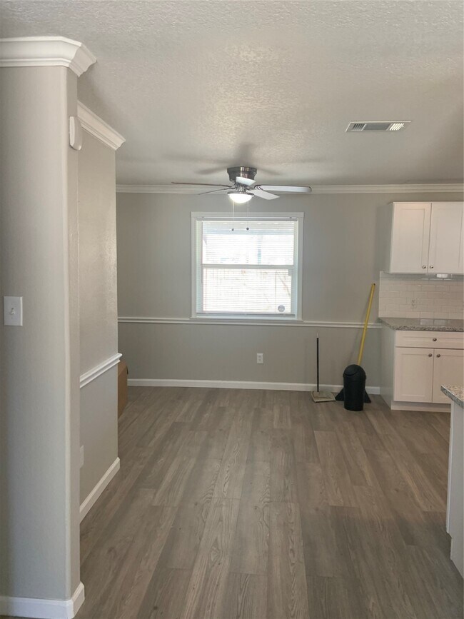 Building Photo - 10978 Youpon St