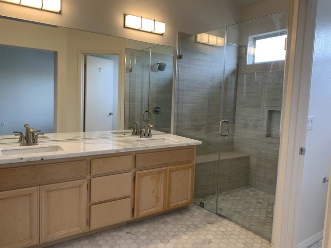 Building Photo - 563 Shoal Cir