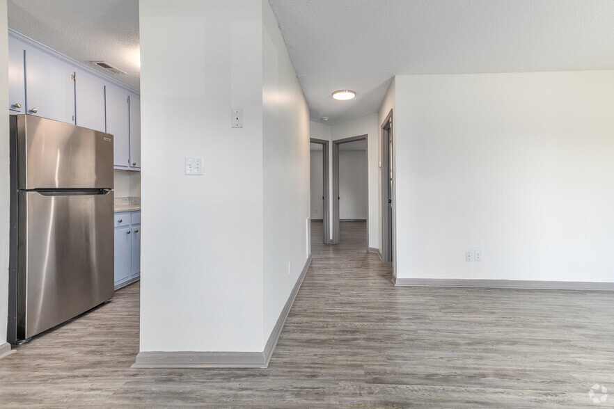 2BR, 1BA - 750SF - Living Area - Arlington Pointe Apartments