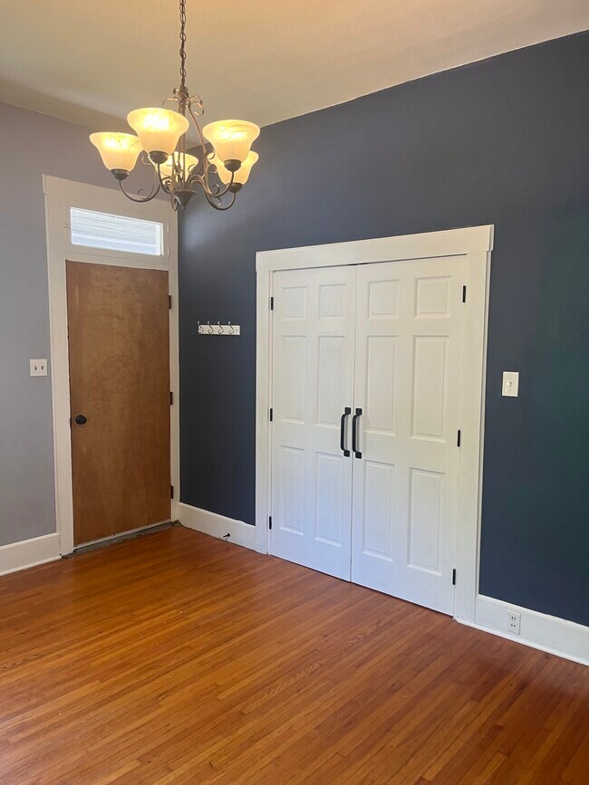 Building Photo - 1711 Fairfax St