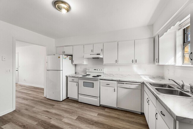 Building Photo - 4558 Brooke Valley Dr