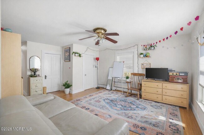 Building Photo - 123 Main Ave