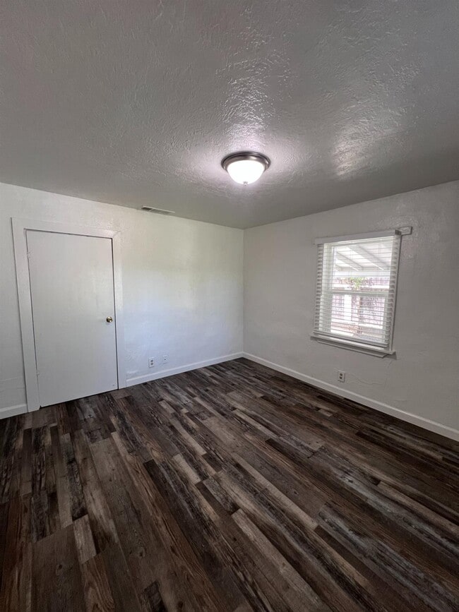 Building Photo - 230 W Pinedale Ave