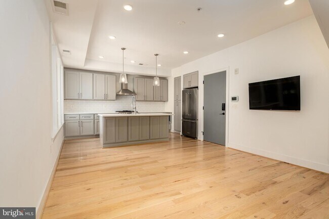 Building Photo - 811 Upshur St NW