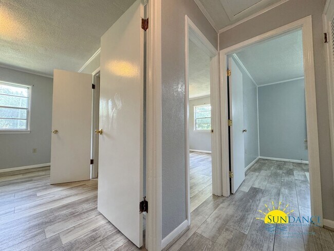 Building Photo - 2052 Roberts Dr