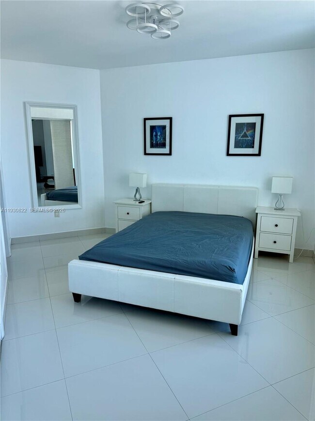 Building Photo - 350 S Miami Ave