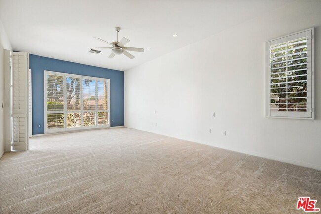 Building Photo - 78586 Kensington Ave