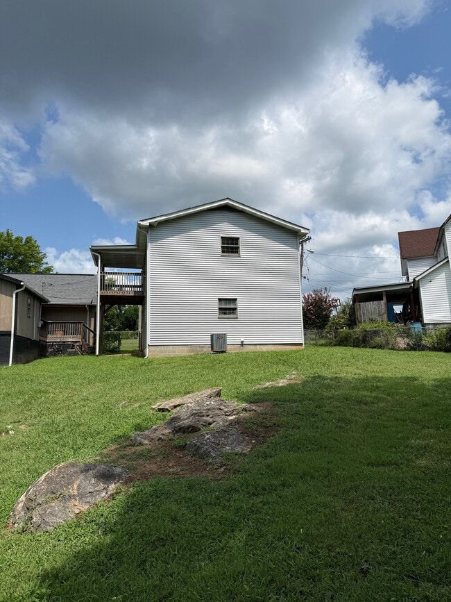 Building Photo - 308 Poplar St